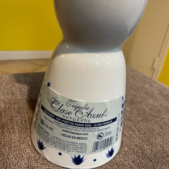 Ceramic Clase Azul Tequila Reposado bottle - Picture 5 of 8